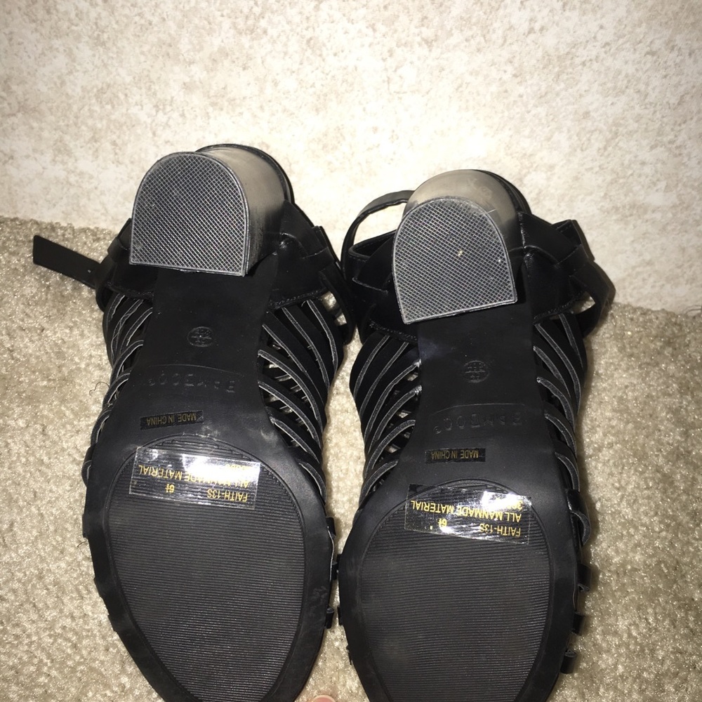 pumps/heels - Picture 4 of 4